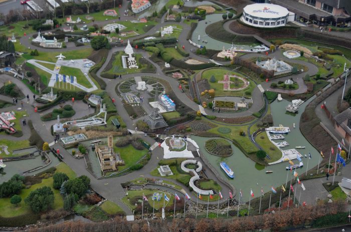 — Parc récréatif Mini-Europe vu depuis le haut de l'Atomium - Bruxelles —