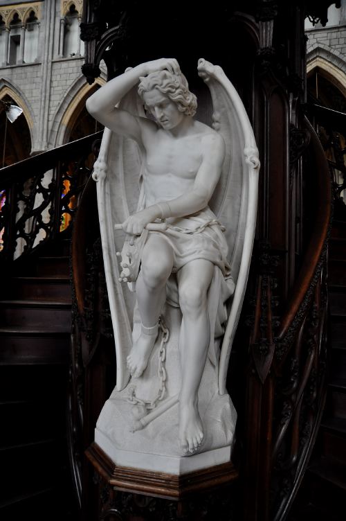 Statue en marbre blanc de Lucifer, Le génie du mal, par Guillaume Geefs