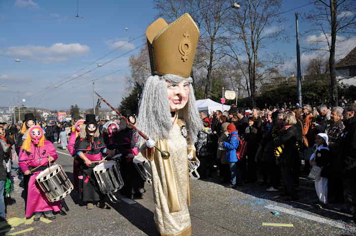 — Défilé du Carnaval en haut du Wettsteinbrücke - Bâle —