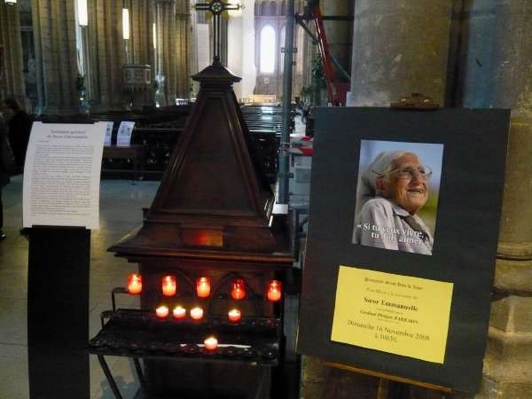 Portrait de soeur Emmanuelle et copie de son testament spirituel