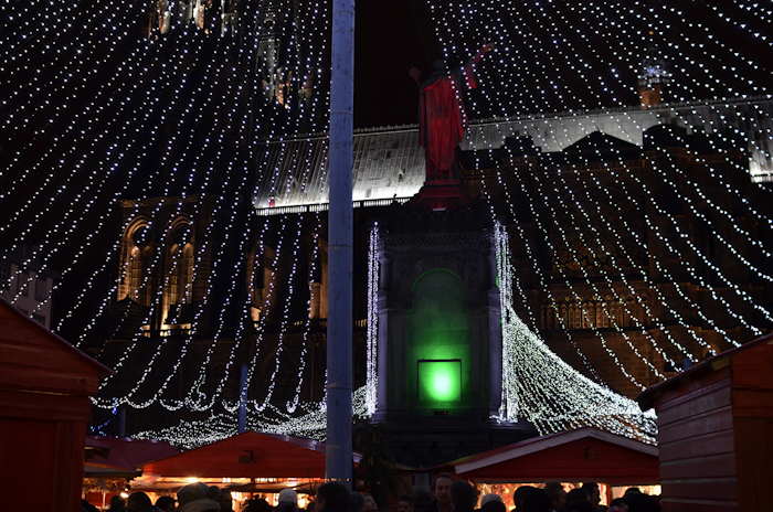 — Marché de Noël sur la Place de la cathédrale — Clermont-Ferrand —