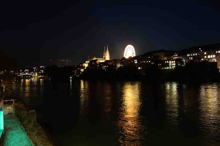— Cathédrale protestante Notre-Dame (Eglise évangélique réformée!?) et Grande roue pendant la 543e Foire d'Automne - Bâle/Basel —