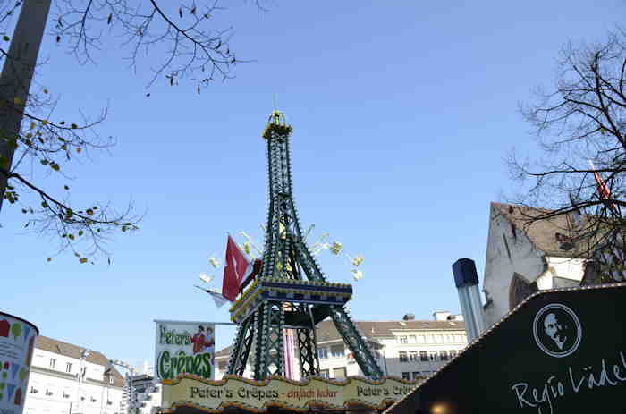 — Tour Eiffel de stand forain sur la Barfüsserplatz - Bâle/Basel —
