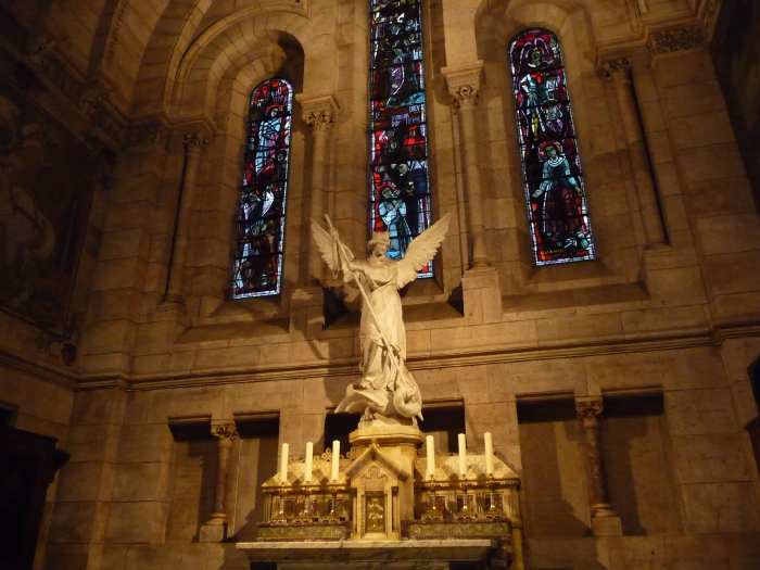 Statue de St Michel — Basilique dite du "Sacré-cœur"