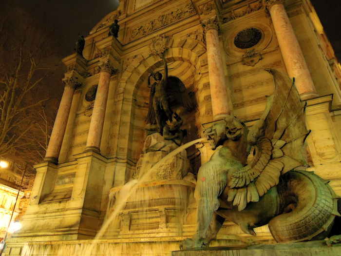 — Fontaine "St Michel" sur la Place du même nom — Paris —