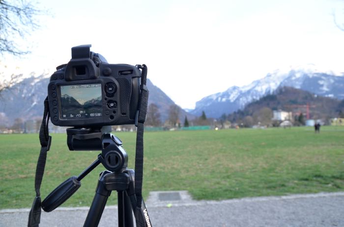 — Reflex pointé sur le JungFrau depuis le centre ville - Interlaken —