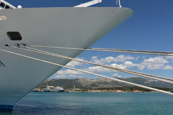 — Le "COSTA neoRIVIERA" dans la rade de Toulon - Toulon —