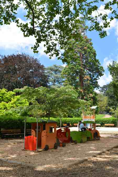 — Train sur l'aire de jeux enfants — Jardin Lecoq — Clermont-Ferrand —