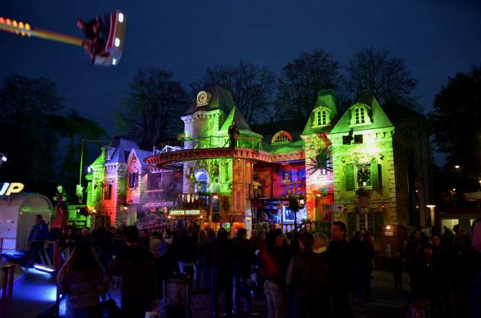 Attraction foraine: Manoir hanté — 542e Foire d'Automne — Bâle/Basel <vide>