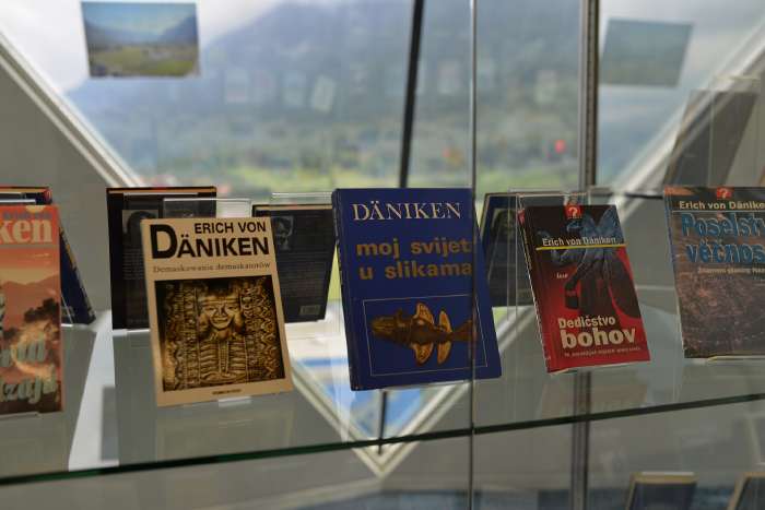 — Librairie Von Däniken au Jungfrau-Park — Interlaken (CH) —