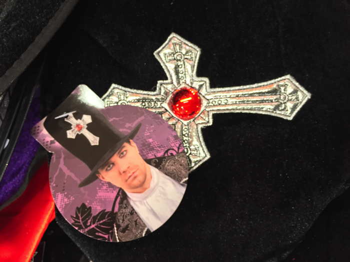 — Croix pectorale pour Halloween —