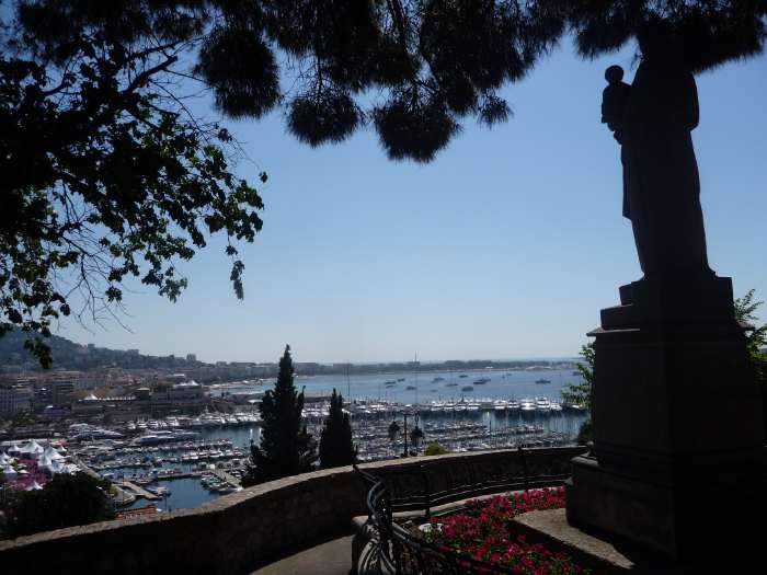 Cannes vue depuis le Suquet au pied de la statue de "Notre Dame de l'Espérance"
