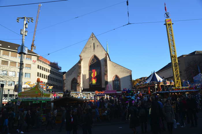 Attractions foraines sur la BarfüsserPlatz — Bâle/Basel 