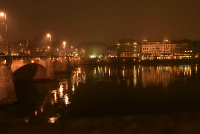 Le "Mittlere Brücke" et l'hôtel des "trois rois" — Bâle/Basel