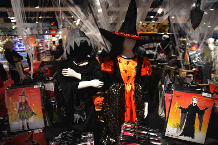 Articles Halloween en grand magasin — Bâle/Basel