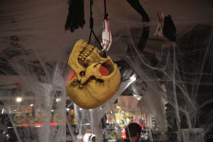 Articles Halloween en grand magasin — Bâle/Basel