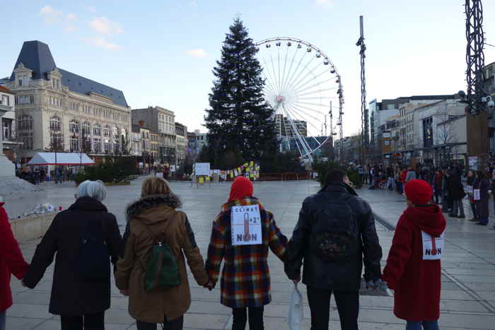 — Chaîne humaine COP 21 sur la Place de Jaude - Clermont-Fd (Puy-de-Dôme) —