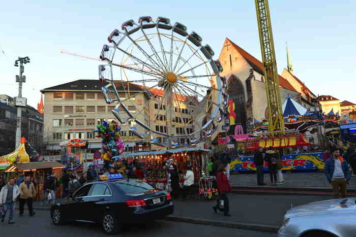 Attractions foraines sur la BarfüsserPlatz — Bâle/Basel