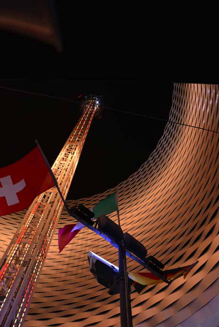 Swiss Tower sur le site de la Foire/Messe commerciale — Bâle/Basel