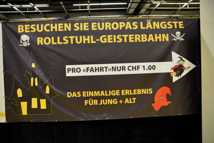 Train fantôme, le plus long d'Europe sur le site de la Foire/Messe commerciale — Bâle/Basel