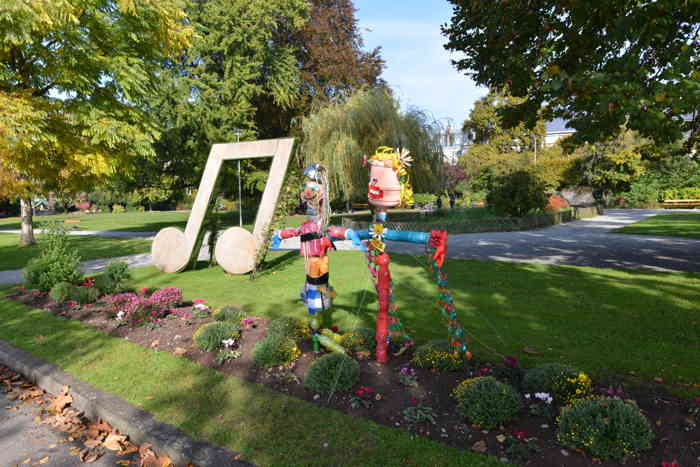 — Jardin public en bord du lac Léman à Tour-de-Peilz ( — Tour-de-Peilz (CH) —