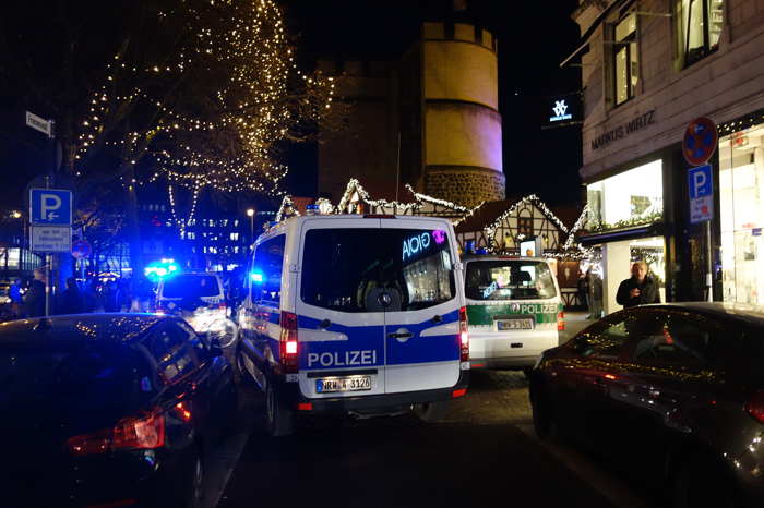 Véhicules de police — Marchés de Noël — Cologne/Köln