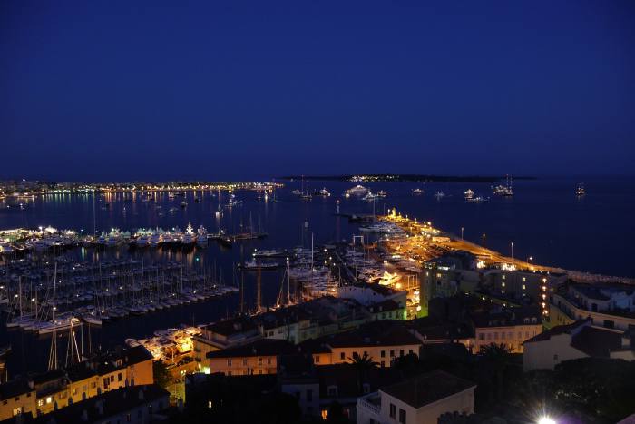 — Cannes vue depuis la tour de guet du Suquet —