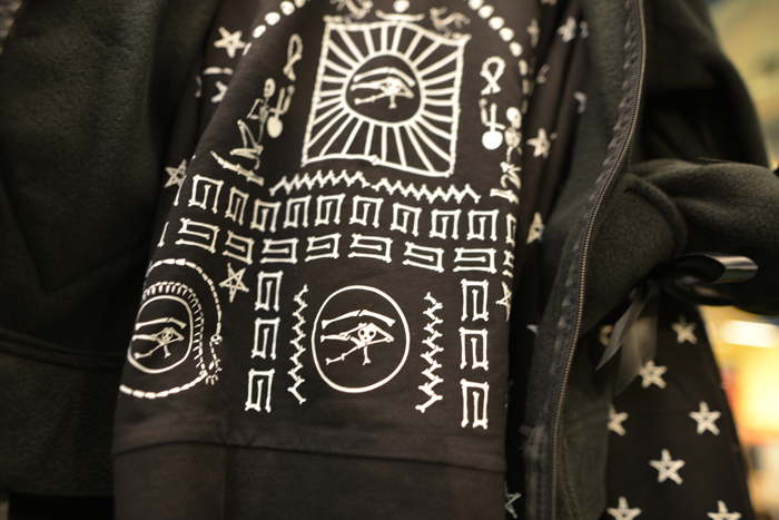 — T-shirt satanique - Métro boutique - Bâle —