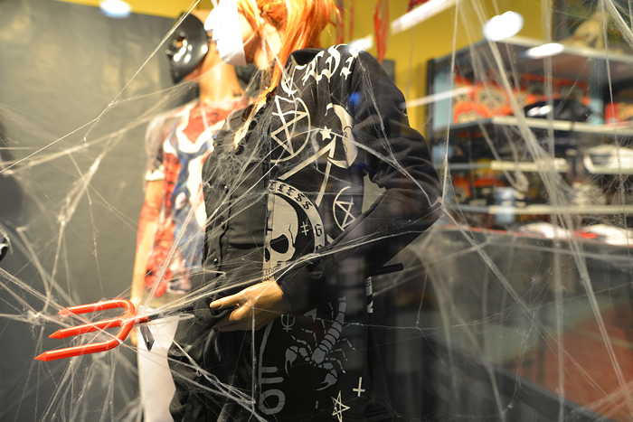 — Vitrine Halloween - Metro Boutique — Bâle —