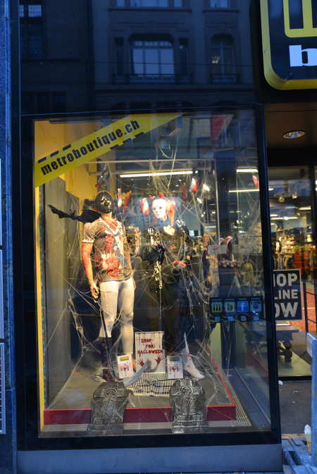 — Vitrine Halloween - Metro Boutique — Bâle —