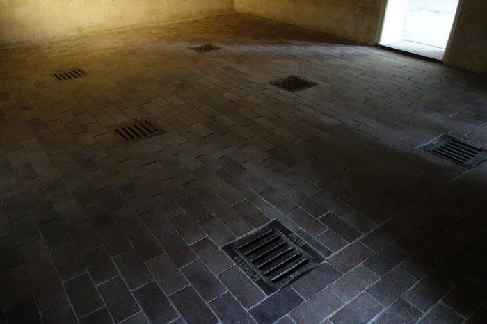 — Chambre à gaz dans le grand crématorium de Dachau —  — Camp de concentration/extermination de Dachau — Dachau (D) —
