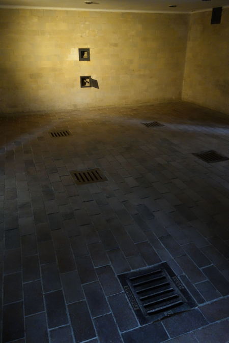 — Chambre à gaz dans le grand crématorium de Dachau —  — Camp de concentration/extermination de Dachau — Dachau (D) —