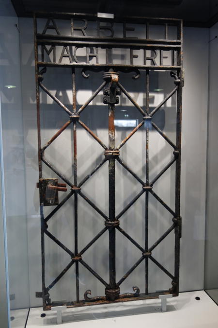Ancien portail d'entrée du camp de concentration/extermination de Dachau — Dachau (D)