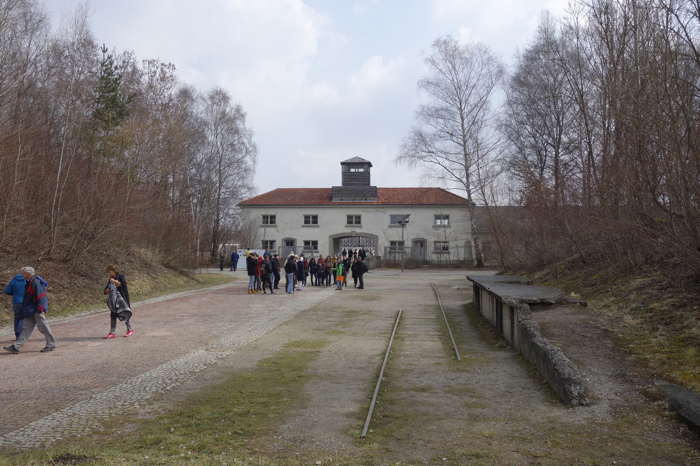— Portail d'entrée et terminal ferroviaire du camp de concentration/extermination de Dachau — Dachau (D) —