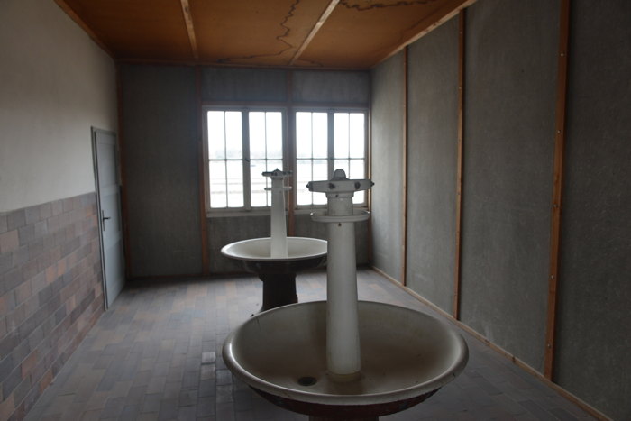 "Salle de bain" - Musée du camp de concentration/extermination de Dachau — Dachau (D)