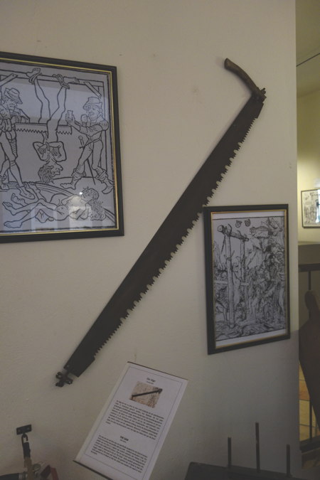 Scie - Musée de la torture et de l'inquisition au Moyen-âge — Oberstrasse 49-51 D-65385 Rüdesheim (D)