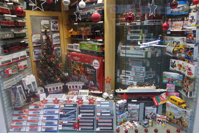Vitrine d'un magasin de jouets — Aix-La-Chapelle