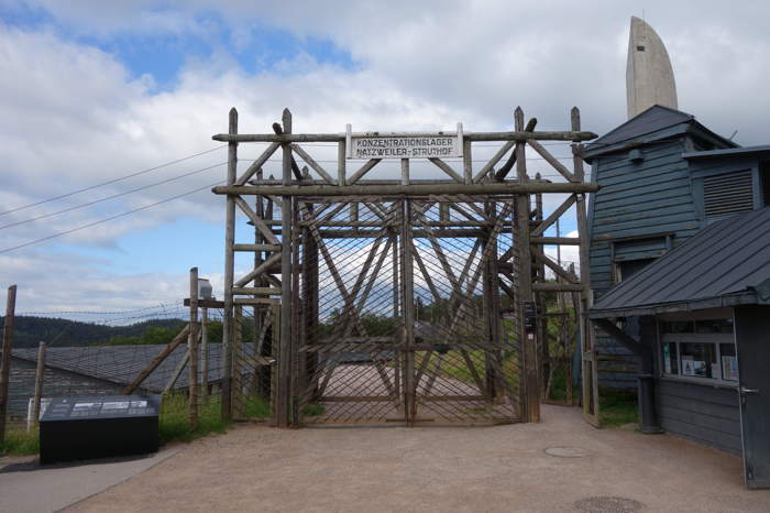 — Portail d'entrée — Camp de concentration Nazi de Natzweiler/Struthof — Natzweiler (F) —