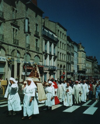 procession mariale Le Puy