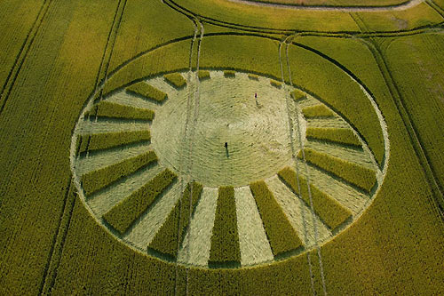 crop circle soleil lune