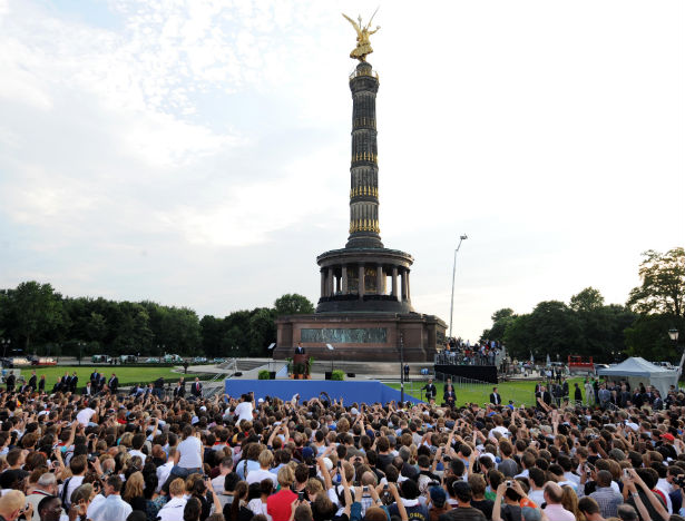 Discours de candidat B.H. Obama au pied de la statue de la Victoire à Berlin