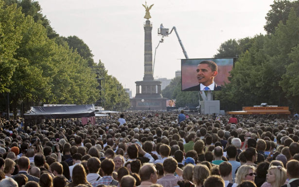Discours de candidat B.H. Obama au pied de la statue de la Victoire à Berlin