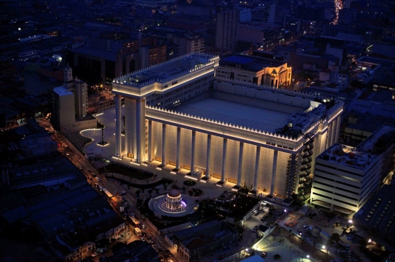 Réplique du temple de Salomon à Sao-Paulo  "One World Religion Universal Church"  ("Eglise Universelle de La Religion Mondiale Unique")  