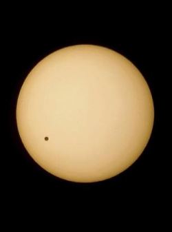 Venus devant le soleil