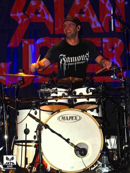 Aurelien Ouzoulias, batteur du groupe Français Satan Jokers