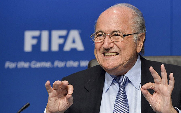 Sepp Blatter flashant le double 666 digital