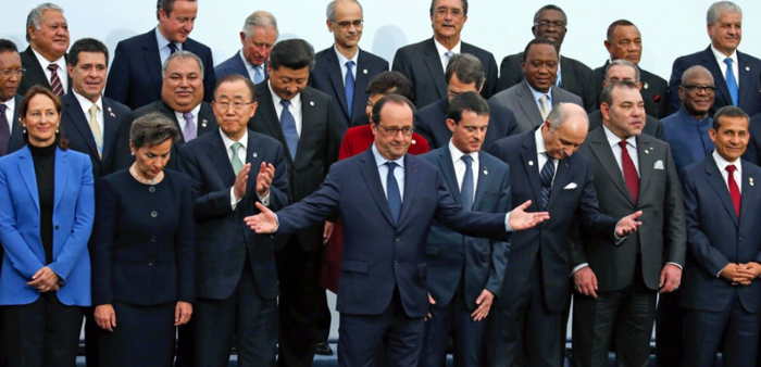 François Hollande entouré des chefs d'Etatss étrangers pour la traditionnelle photo de famille   lors de l'ouverture de la COP21, lundi 30 novembre 2015