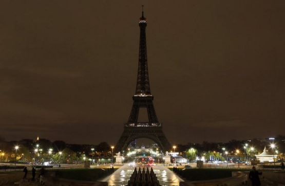 Tour Eiffel dans le noir