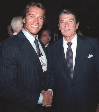 Arnold Schwarzenegger et le président des États-Unis Ronald Reagan en 1984