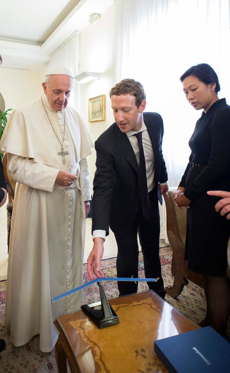 Mark Zuckerberg et sa femme Priscilla Chan au Vatican, le 29 août 2016. 